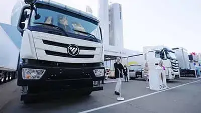 شاحنات شركة  DESA في المعرض