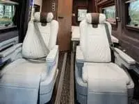 مقاعد مريحة